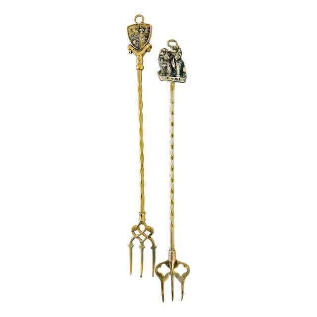 1950s English Brass Fireplace Toasting Forks With Spaniels & Heraldic Shield Crest - A Pair For Sale