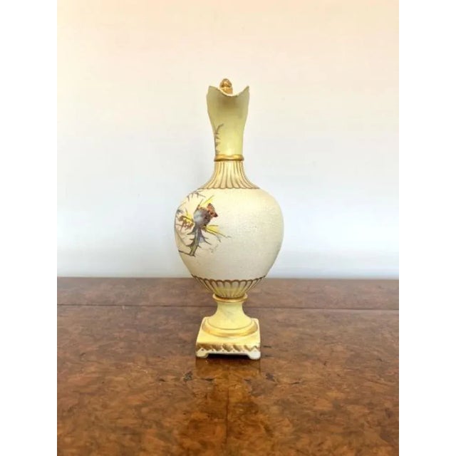 Fine quality antique Victorian ewer having a quality antique Victorian ewer with a fantastic hand painted body in...