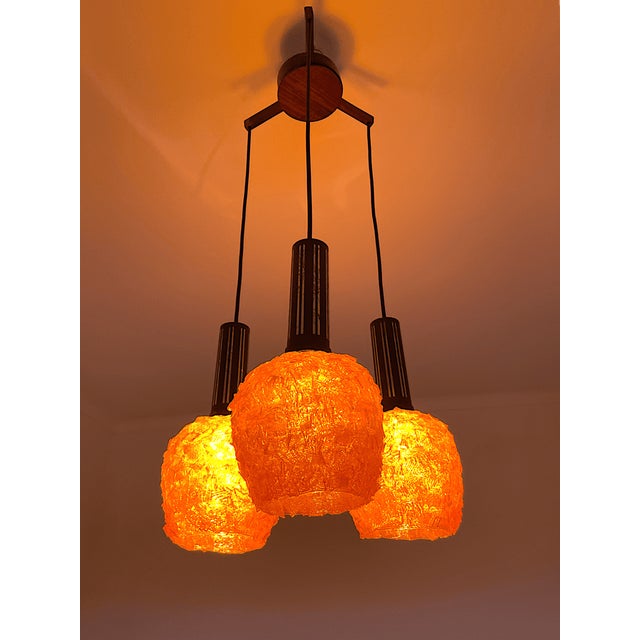 1970s Space Age Orange Arcylic Glass Spaghetti Three-Light Cascading Hanging Light Chandelier, 1970s For Sale - Image 5 of 13