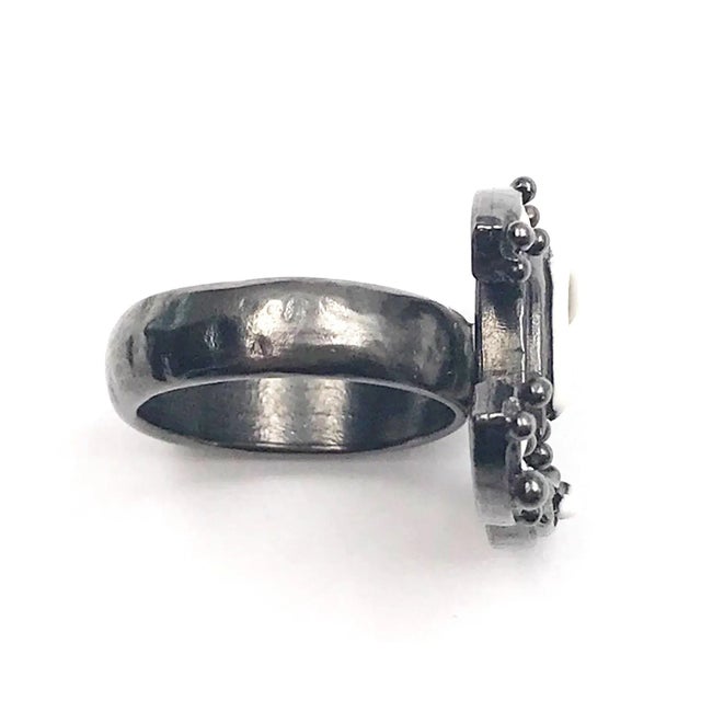 Chanel Chanel Off White Pop up Enamel Gunmetal CC Ring For Sale - Image 4 of 6
