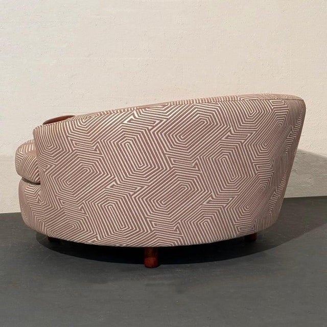 1970s Mid-Century Modern Oversized Round Chaise Lounge Chair For Sale In New York - Image 6 of 11