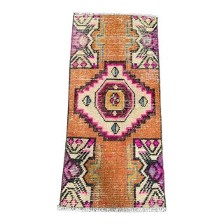Turkish Yastik Rug 1'5" x 3' For Sale