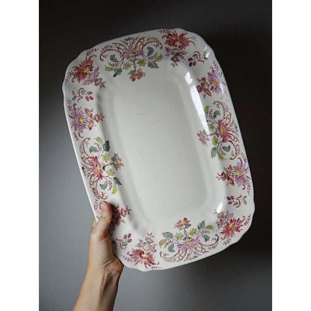 Large Antique Serving Platter in Polychrome Ironstone with Daisies from Longchamp, 1890s For Sale - Image 3 of 15