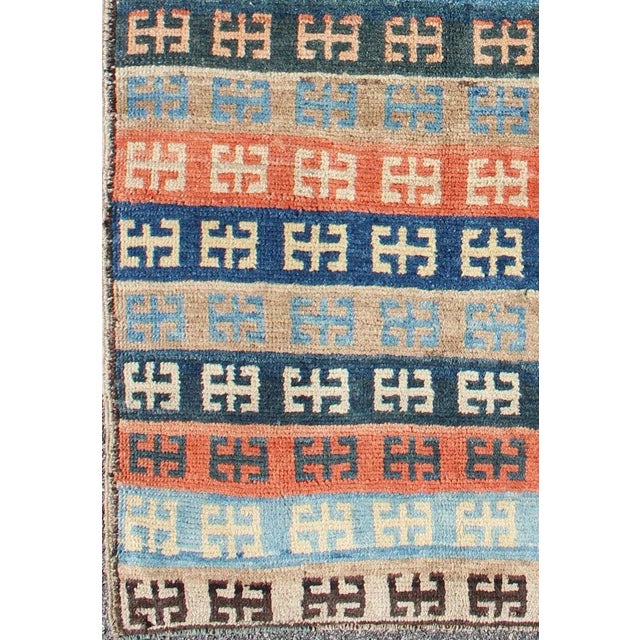 Vintage Turkish Tulu Rug with a Modern Striped with Tribal Design. Keivan Woven Arts / rug EN-13495, country of origin /...