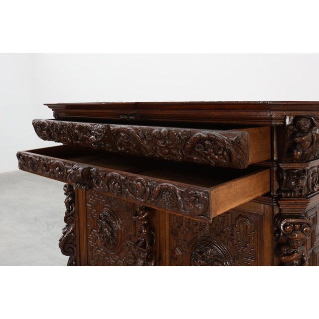 Renaissance Flemish Beeldenkast Cabinet in Oak Wood, Antwerp, 1630 For Sale - Image 16 of 18