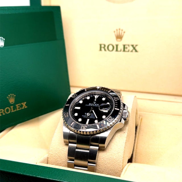 Rolex Oyster Perpetual Submariner Date 2018 For Sale - Image 10 of 14