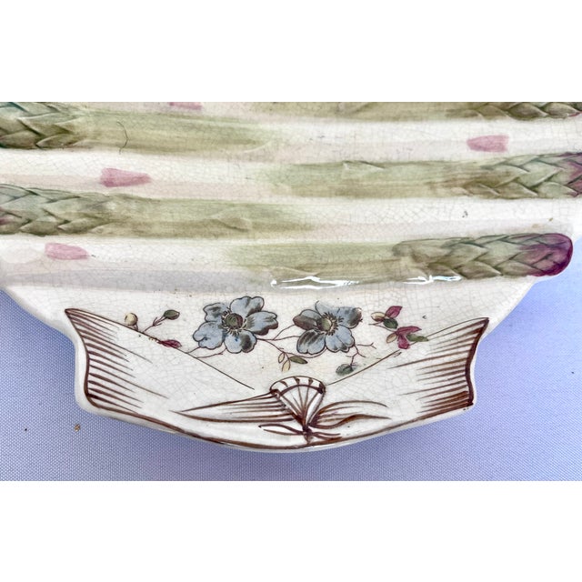 1890s English Majolica Shell Shape Asparagus Plate For Sale - Image 9 of 12