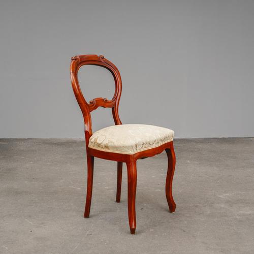 Set of 4 chairs Period & Style: Biedermeier style - made in the 20th century Features: - elegant and practical furniture...