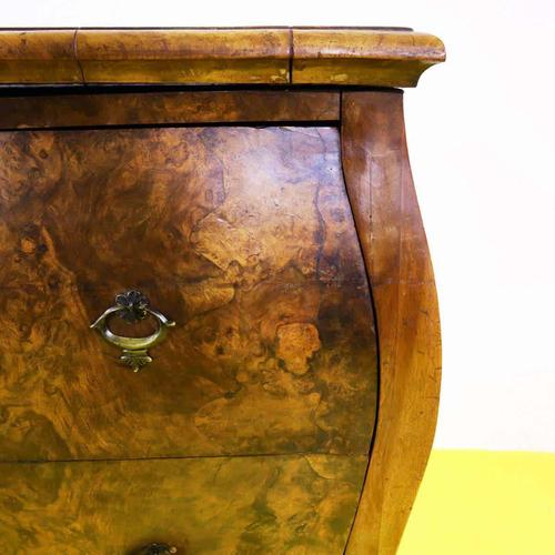 Venetian Bombé Chest of Drawers in Walnut Burl with Pull-Out Top For Sale - Image 4 of 13