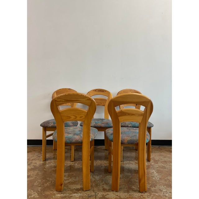 Mid-Century Modern Set of 5 Pine Dining Chairs, Manner of Ranier Daumiller For Sale - Image 3 of 17