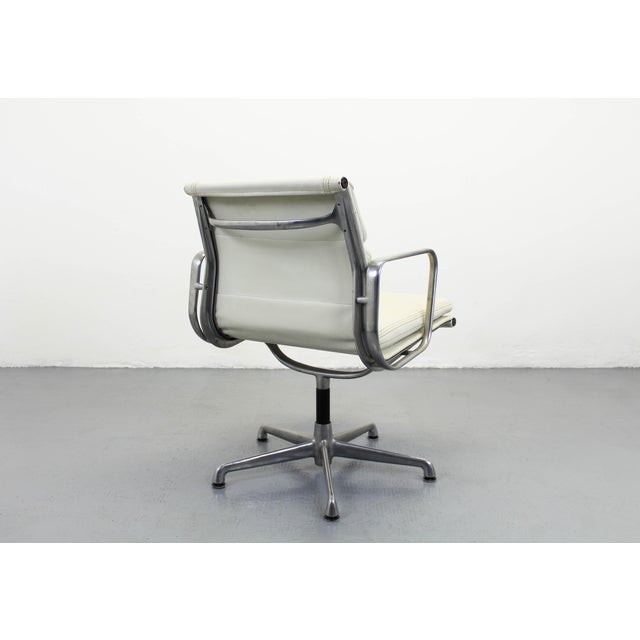 Mid-Century Modern EA217 Office Chair by Charles & Ray Eames, 1980s For Sale - Image 3 of 12