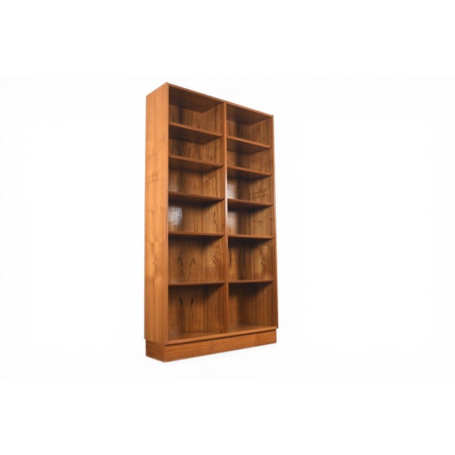 Hundevad Møbelfabrik Carlo Jensen Double Teak Bookcase by Hundevad + Co | Danish Modern 1960s For Sale - Image 4 of 6