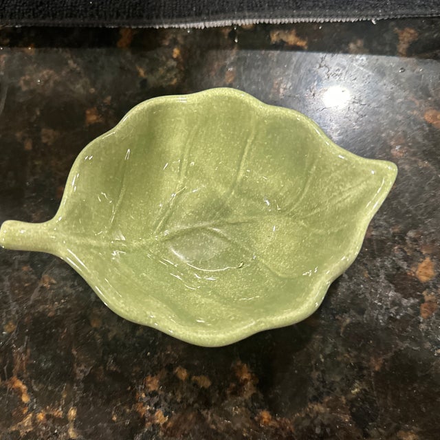 Farmhouse Ceramic Avocado Green Snack Bowls. ESPANA/life Style. For Sale - Image 3 of 8