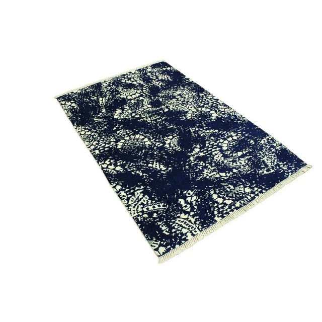 Contemporary 1990s Abstract Modern Blue/Ivory Wool/Viscose Rug - 4'0 X 6'1 For Sale - Image 3 of 8