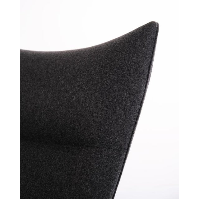 Set of Model CH445 Wingchair and Ottoman in Grey Hallingdal by Hans J. Wegner for Carl Hansen & Søn, Set of 2 For Sale - Image 9 of 13