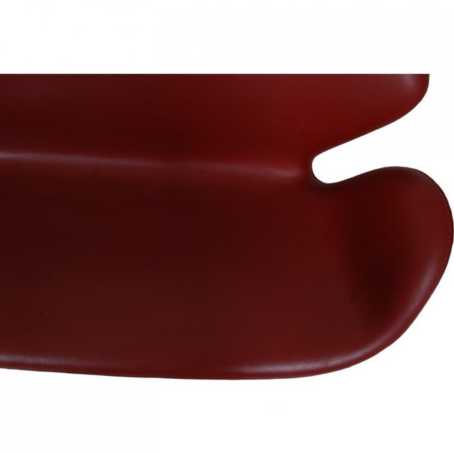Swan Sofa in Red Leather by Arne Jacobsen For Sale - Image 14 of 18