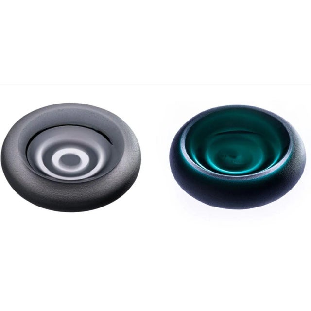 Set of 2 Incisioni Iridi Sand Ashtrays by Purho Dimensions: D14x H3.5 cm each Materials: Glass Other colours and...