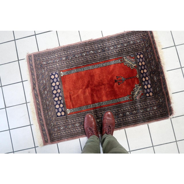 1970s, Handmade Vintage Pakistani Lahore Prayer Rug 2.7' X 3.8' For Sale In New York - Image 6 of 13