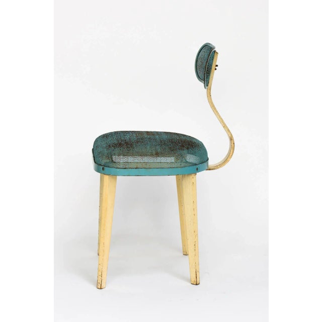 Industrial Metal Mesh Chair in the Manner of Jean Prouve For Sale - Image 3 of 11