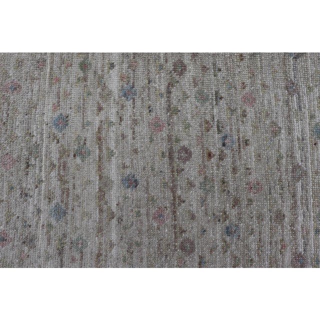 Early 21st Century Modern Piled Rug With All-Over Design in Muted Colors and Cream Background** For Sale - Image 5 of 11