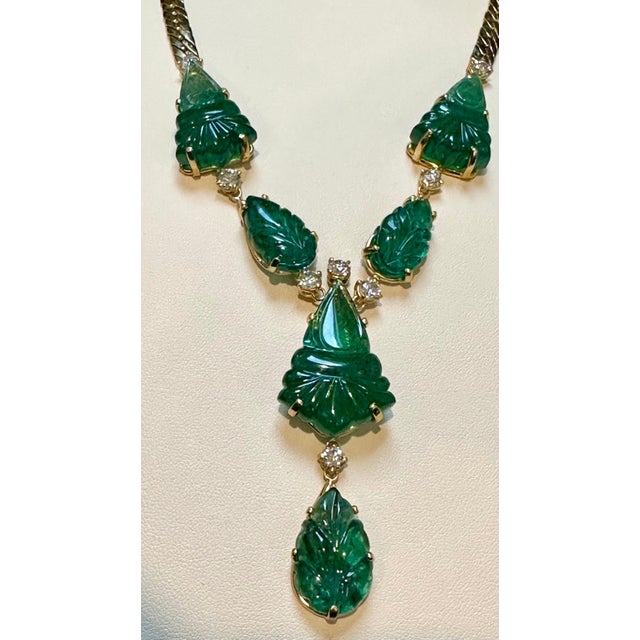 Arts & Crafts 115 Ct Natural Carved Drop Emerald & 4 Ct Diamond Necklace 18 Kt Gold Necklace For Sale - Image 3 of 18