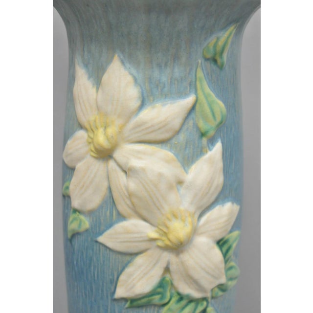 Early 20th Century Vintage Roseville Usa Blue Clematis Flower Art Pottery Jardiniere Pedestal Base For Sale - Image 5 of 18