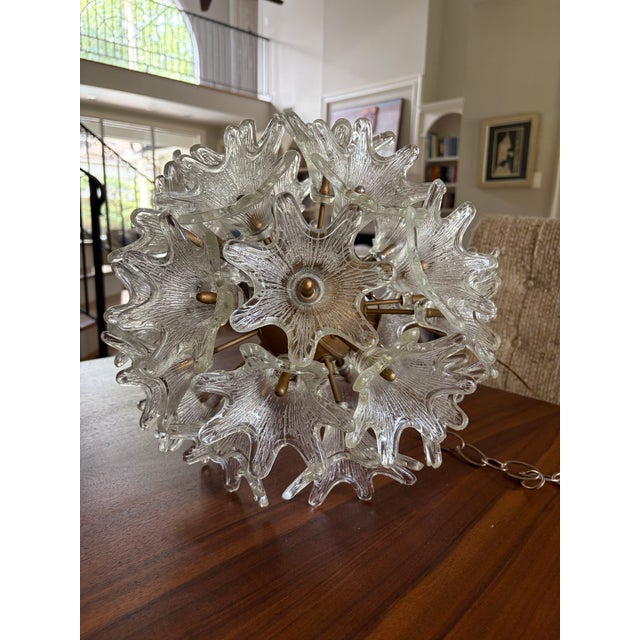 1960s Vintage Italian Murano Style Sputnik Chandelier in the Manner of Paolo Venini "Espirit", 28 Glass Florets For Sale - Image 5 of 18