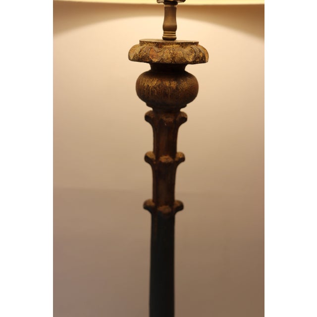 Baroque Niermann Weeks Giltwood and Faux-Painted Candlestick Lamp With Raffia Shade For Sale - Image 3 of 4