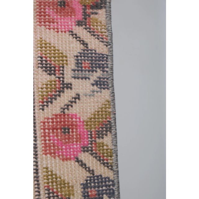 Light Pink 1960s Vintage Faded Turkish Kemerhisar Rug 4'3'' X 6'12'' For Sale - Image 8 of 13