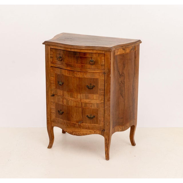 Mid 20th Century Italian Walnut Serpentine Commode For Sale - Image 5 of 9