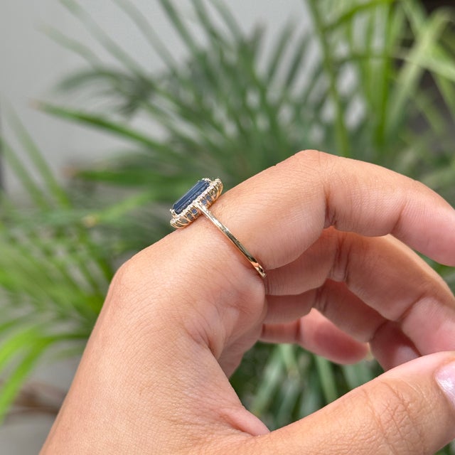 3.31ct Emerald-Cut Blue Sapphire Diamond Modern Engagement Ring Size 8 in 14k Gold For Sale - Image 9 of 18