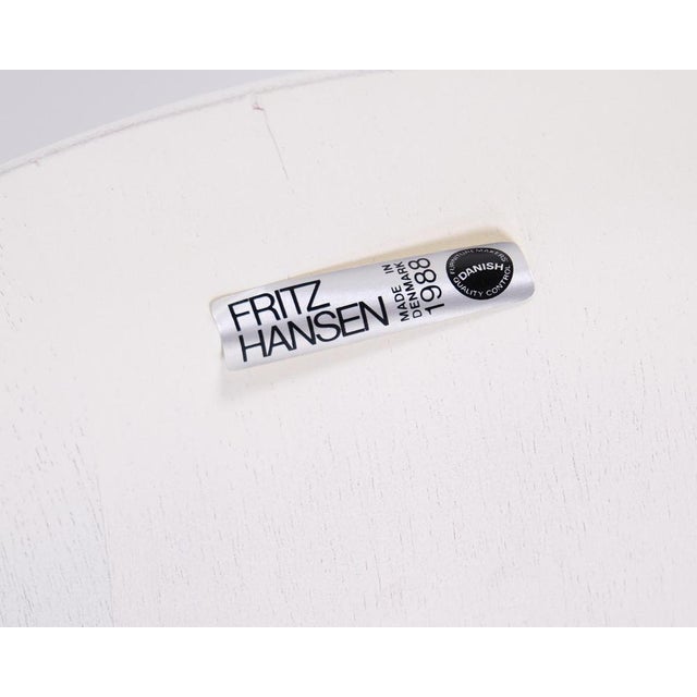 Series 7 Chairs in White Lacquered Veneer with Chrome Frame by Arne Jacobsen for Fritz Hansen, 1988, Set of 6 For Sale - Image 11 of 13