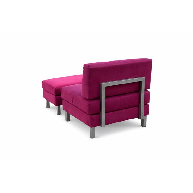 Modern Slipper Lounge Chair With Ottoman in Magenta Velvet Upholstery – Late 20th Century For Sale - Image 4 of 9