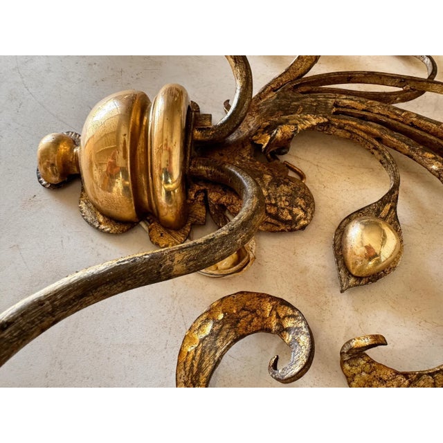 Hollywood Regency Sconce in Gilt Metal and Brass Floral Pattern, 1970 For Sale - Image 3 of 7