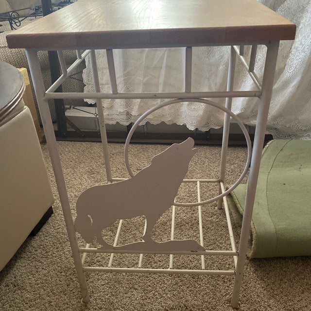 This table has a beautiful distinctive silhouette of a wolf howling at the moon.