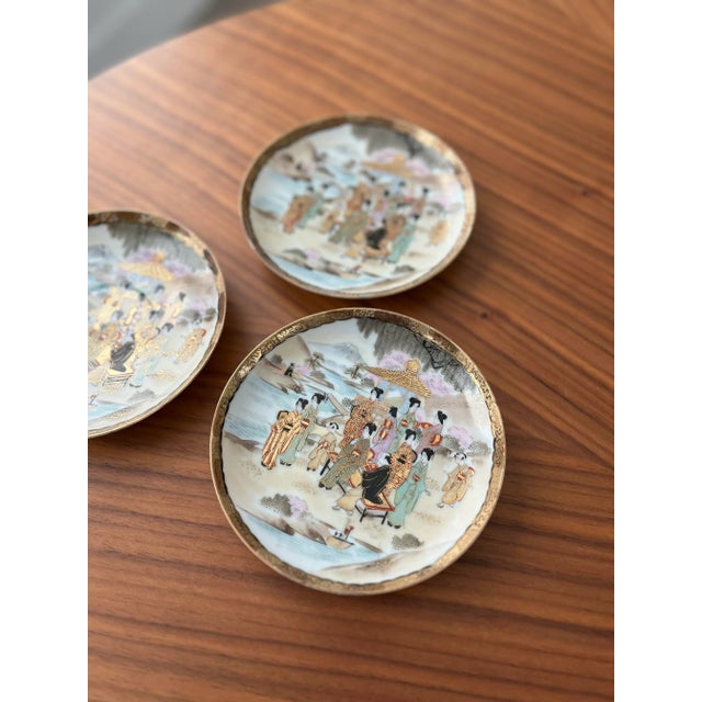 Late 19th Century Japanese Kutani Small Decorative Plates With Gold Gilt Detail-Set of 3 For Sale In Houston - Image 6 of 10