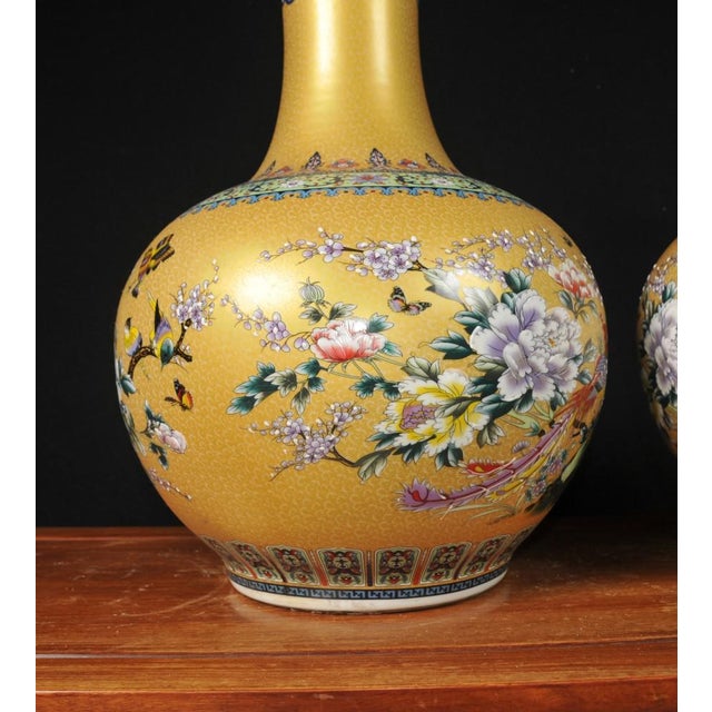 Kangxi Chinese Porcelain Vases, Set of 2 For Sale - Image 9 of 10