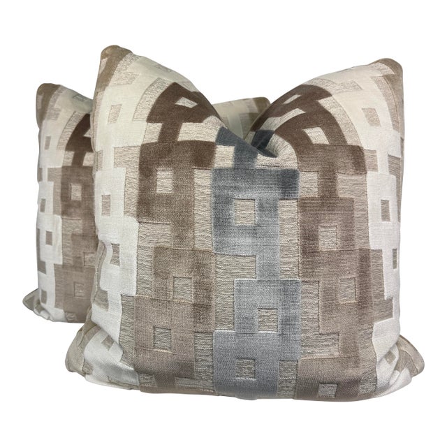 Kravet Couture "Chain Velvet" in Natural 22" Pillows-a Pair For Sale