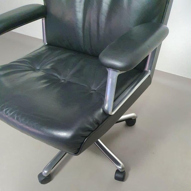 Vintage P128 Office Chair by Osvaldo Borsani for Tecno For Sale - Image 5 of 11