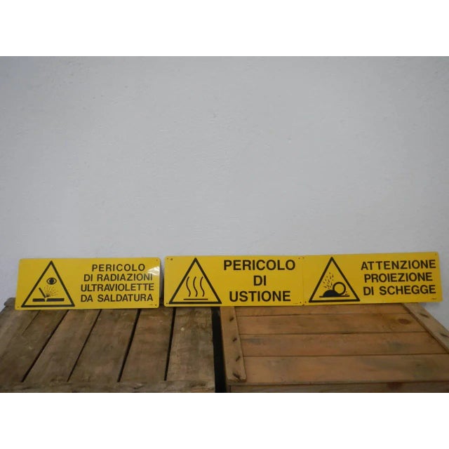 Vintage Italian Aluminium Plates, 1980s, Set of 3, in Very Good conditions. Designed 1980 to 1989