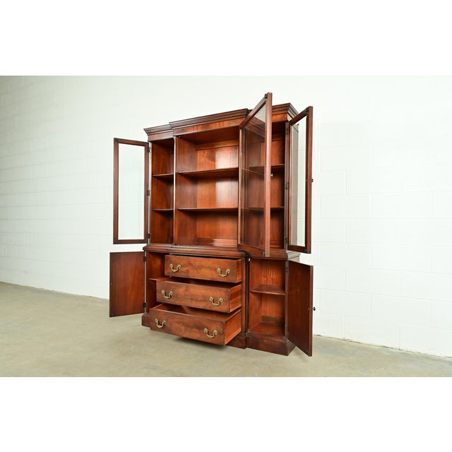 White Furniture Georgian Flame Mahogany Breakfront Bookcase Cabinet, Circa 1960s For Sale In South Bend - Image 6 of 16