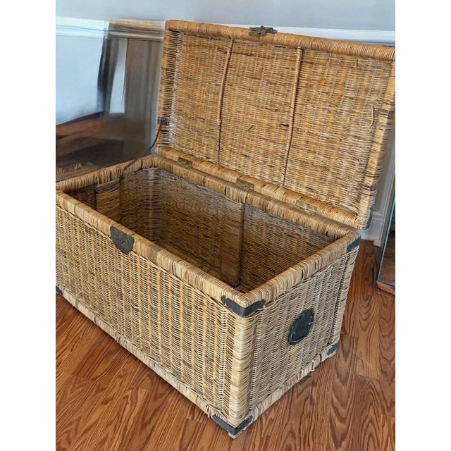 Traditional Vintage Large Hand-Woven Wicker Storage Trunk / Blanket Chest For Sale - Image 3 of 4