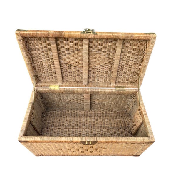 Asian Vintage Mid-Century Asian Style Wicker and Brass Blanket Chest For Sale - Image 3 of 11