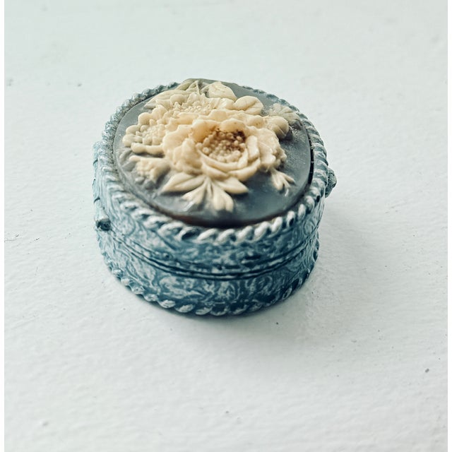 Vintage 1970s Victorian Revival Estée Lauder Flower Cameo Solid Perfume Compact For Sale - Image 4 of 16