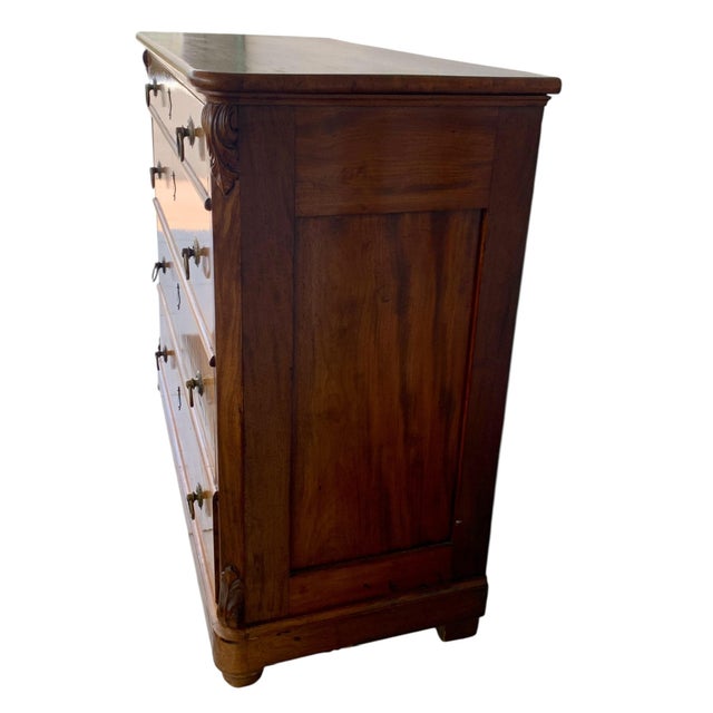 Brown 18th C. William and Mary Walnut Chest of Drawers For Sale - Image 8 of 10