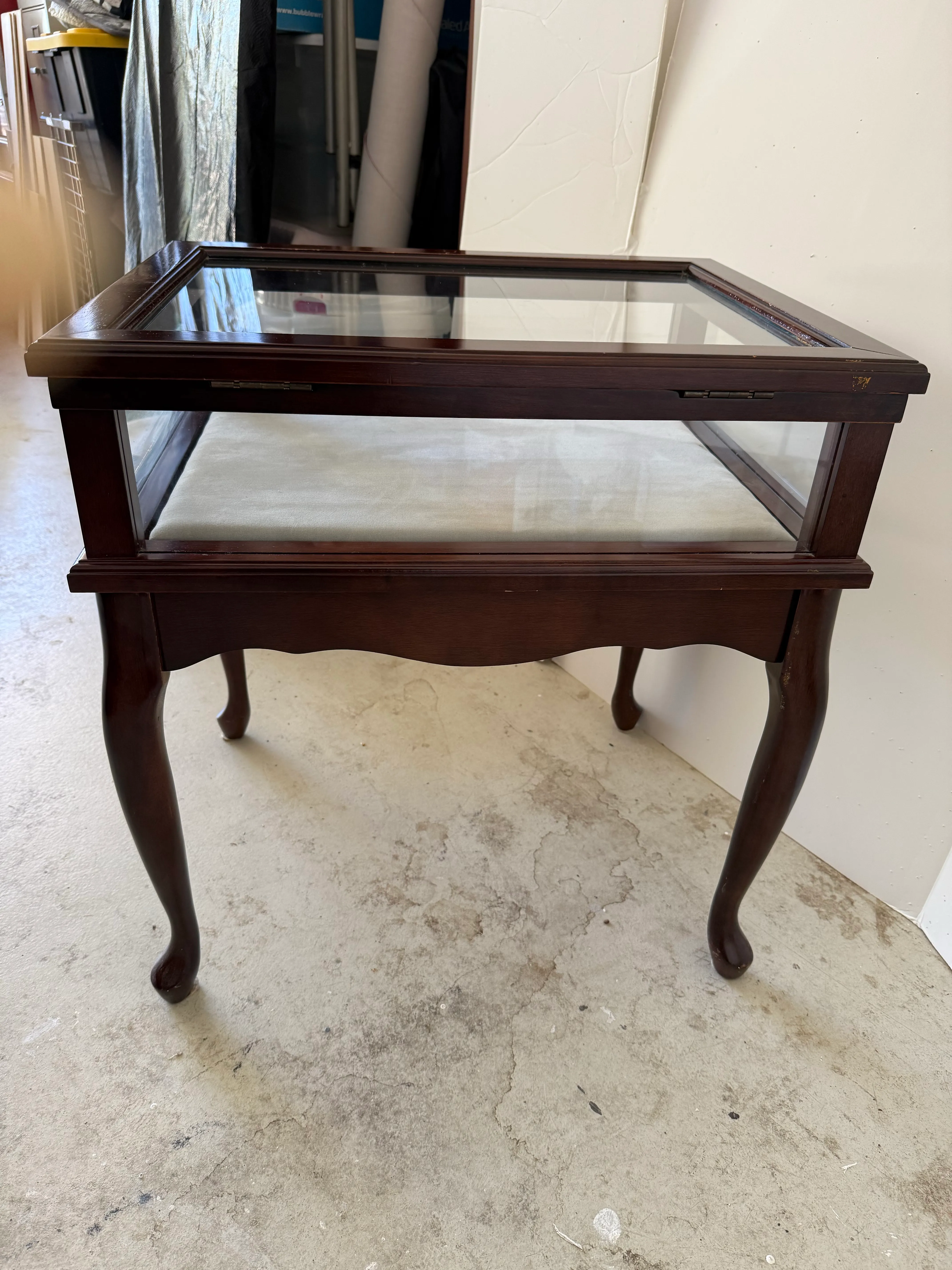 1980s Vintage Bombay Company Display Queen Anne Table | Chairish