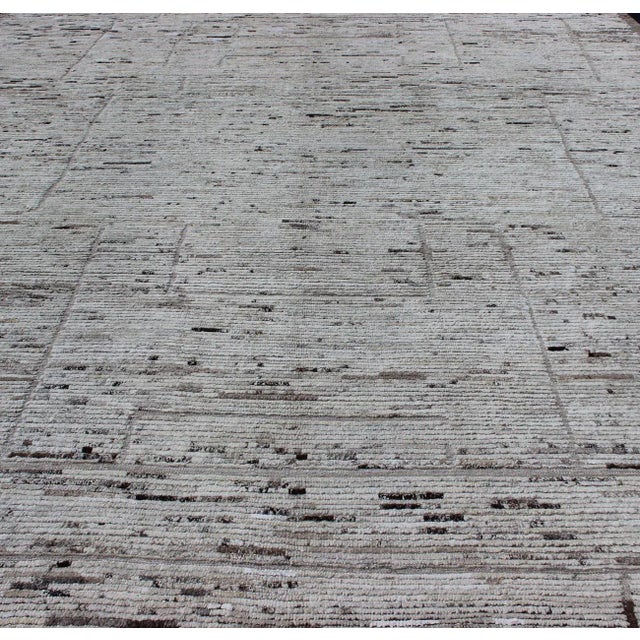 Keivan Woven Arts Minimalist Modern Design Rug in Neutral Tones 9'11 X 11'11 For Sale - Image 4 of 10