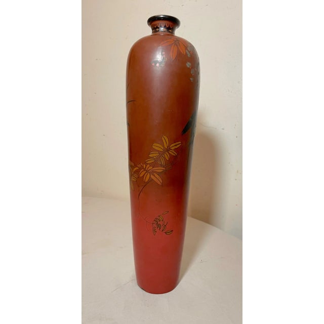 Big Antique 19th Century Japanese Meiji Red Totai Cloisonné Porcelain Bird Vase For Sale - Image 4 of 17
