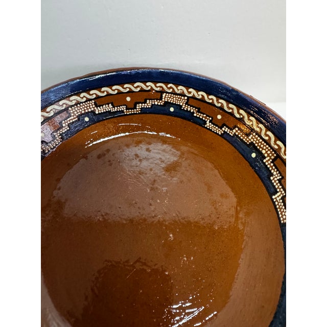 1988 Mexican Studio Pottery Dinnerware Set by Day Allen – Hand-Painted Terracotta Plates & Bowls Set of 3 For Sale - Image 12 of 12