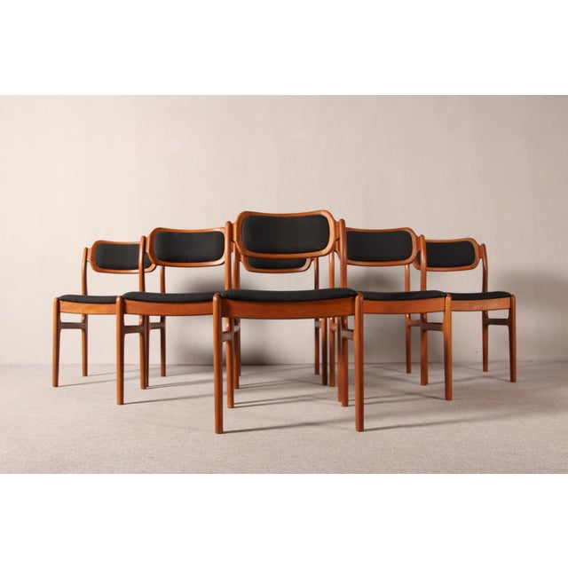 Set of six teak dining chairs, made in Denmark in the 1960s. Teak wood with a satin shellac finish. Black upholstery...